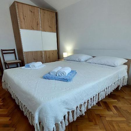 Apartman Lorenca Apartment Крес Екстериор снимка